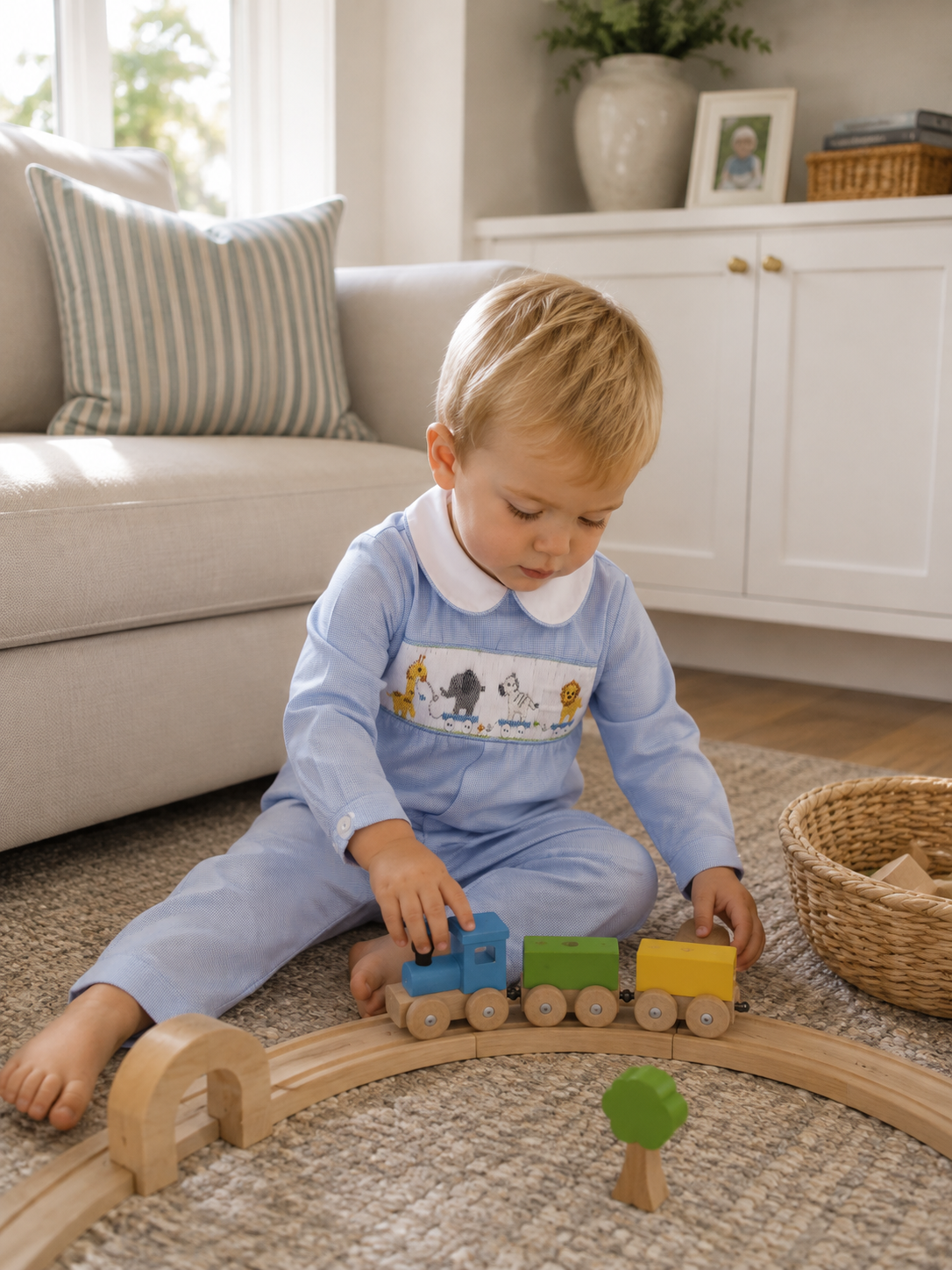 Hand Picture Smocked Pull Toy Longall Petit Ami & Zubels